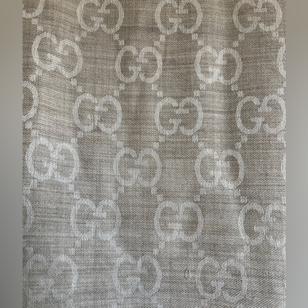 Gucci Elegant Beige Wool and Silk Pashmina Wrap/Shawl - Picture 6 of 6